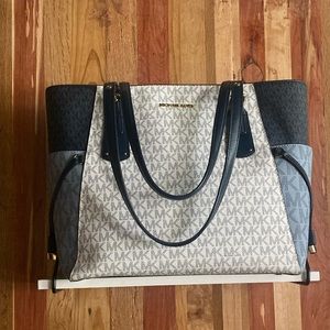 Michael Kors Voyager Tote